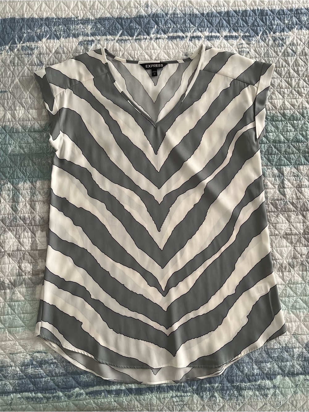 EXPRESS Gray & White V-Neck Cap Sleeve Blouse 10061